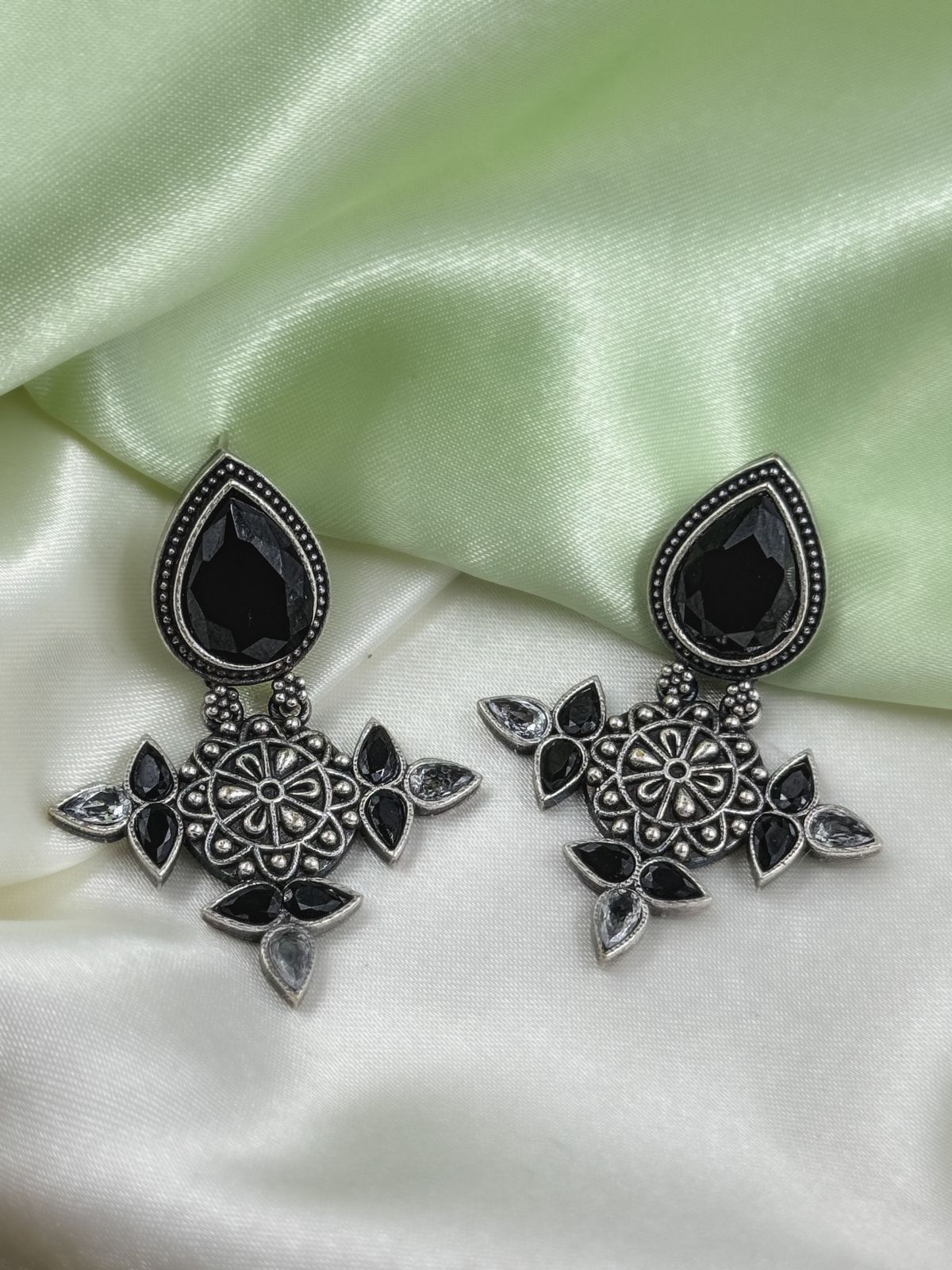 MEERA DANGLER EARRINGS