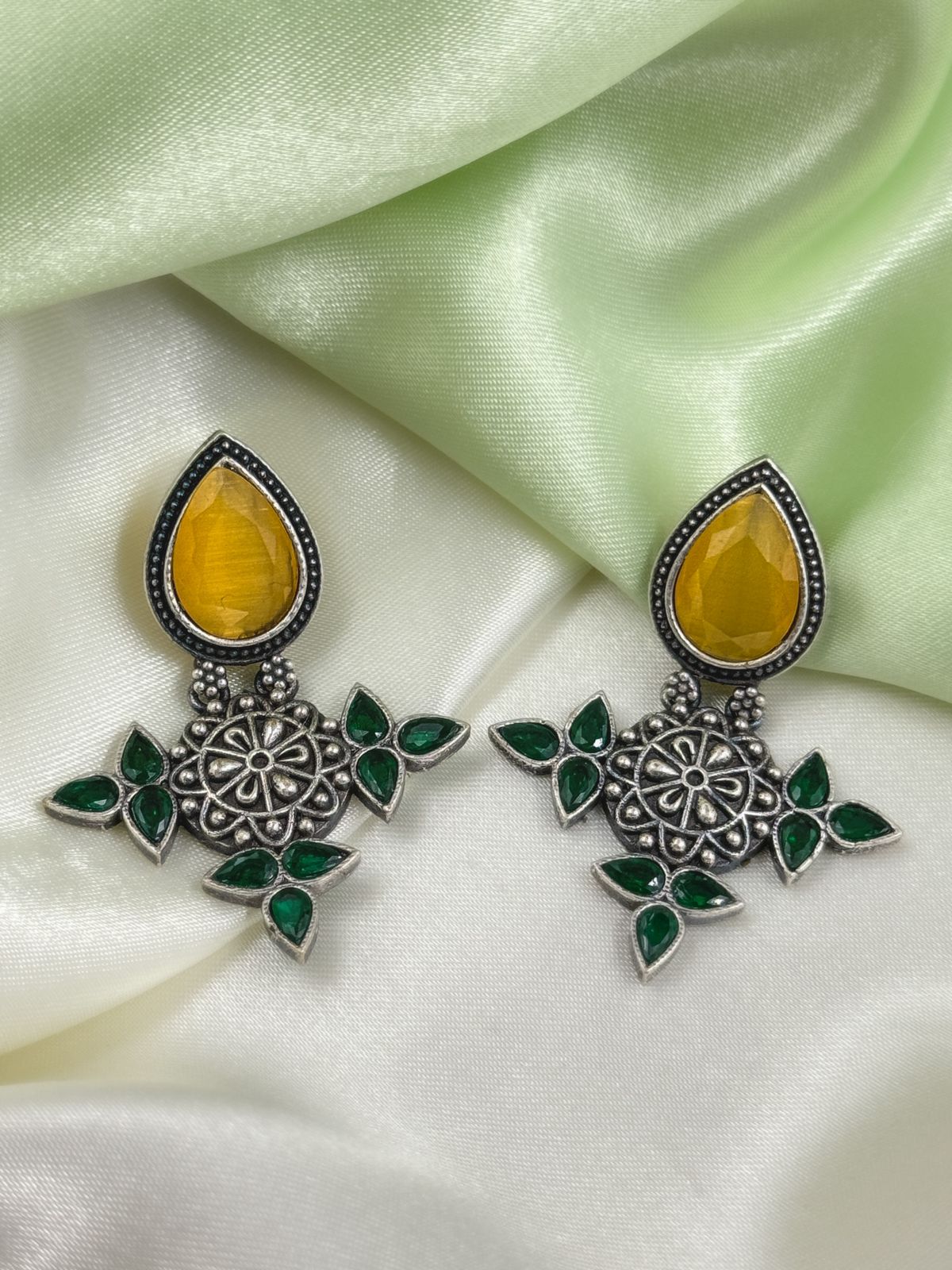 MEERA DANGLER EARRINGS