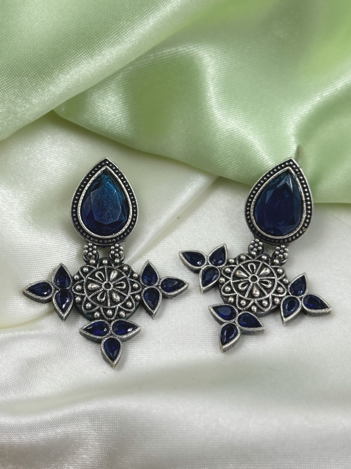 MEERA DANGLER EARRINGS