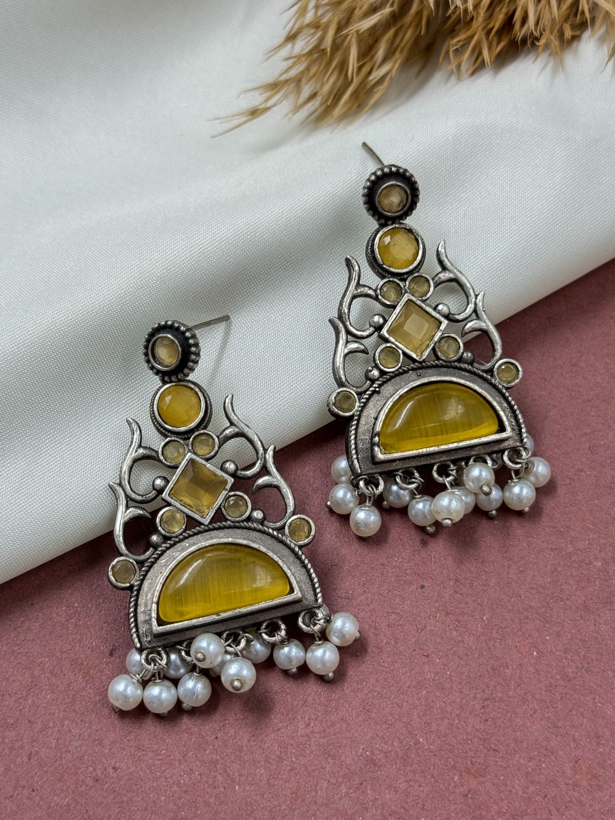 YAMIRA DANGLER EARRINGS