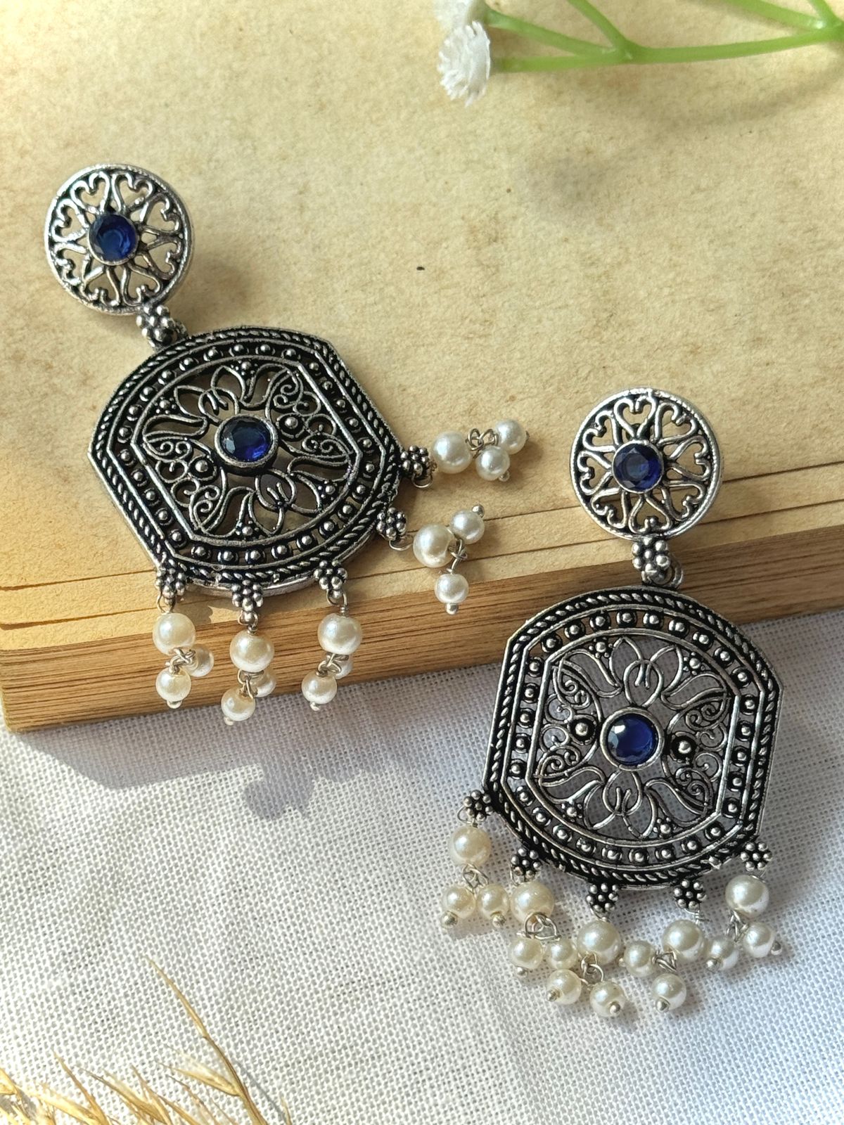 NAVITA DANGLER EARRINGS