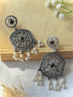 Load image into Gallery viewer, NAVITA DANGLER EARRINGS