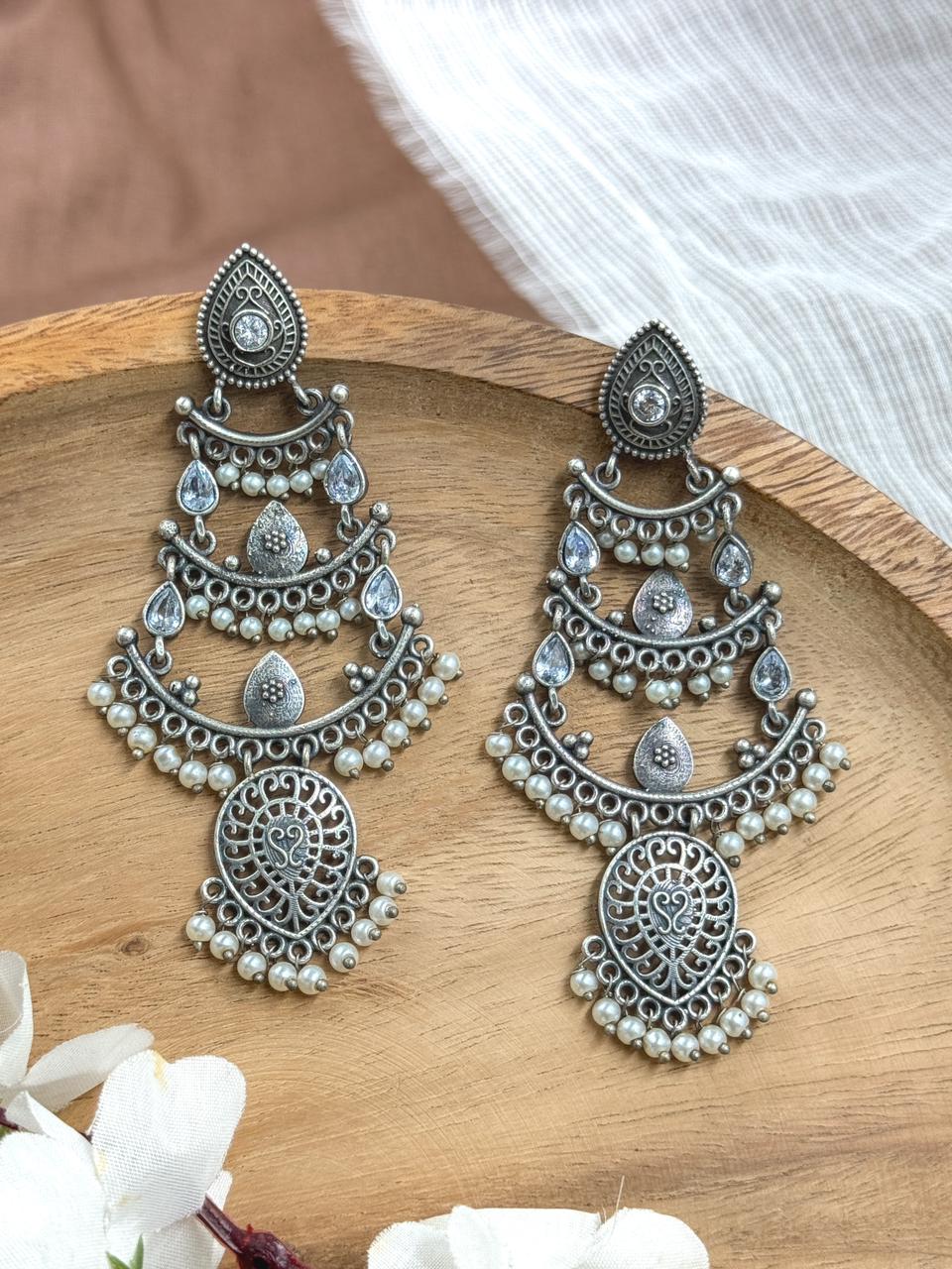 MALLIKA DANGLER EARRINGS