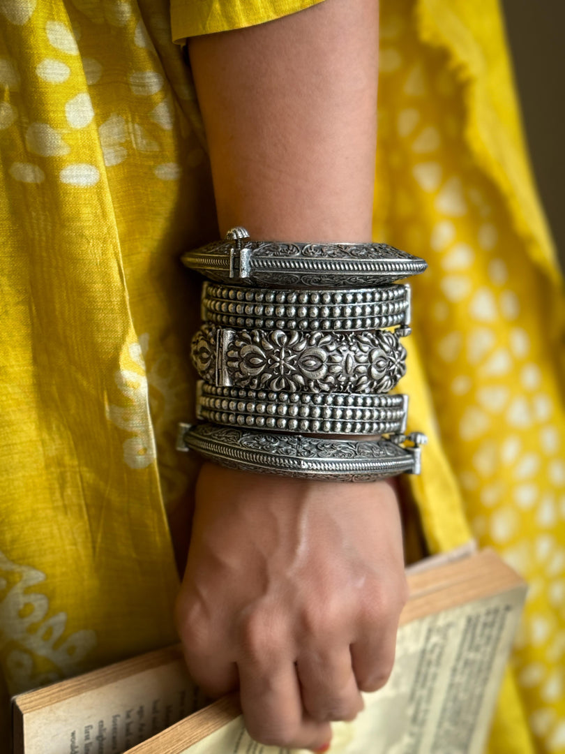 MOHINI SILVER LOOK ALIKE BANGLE STACK