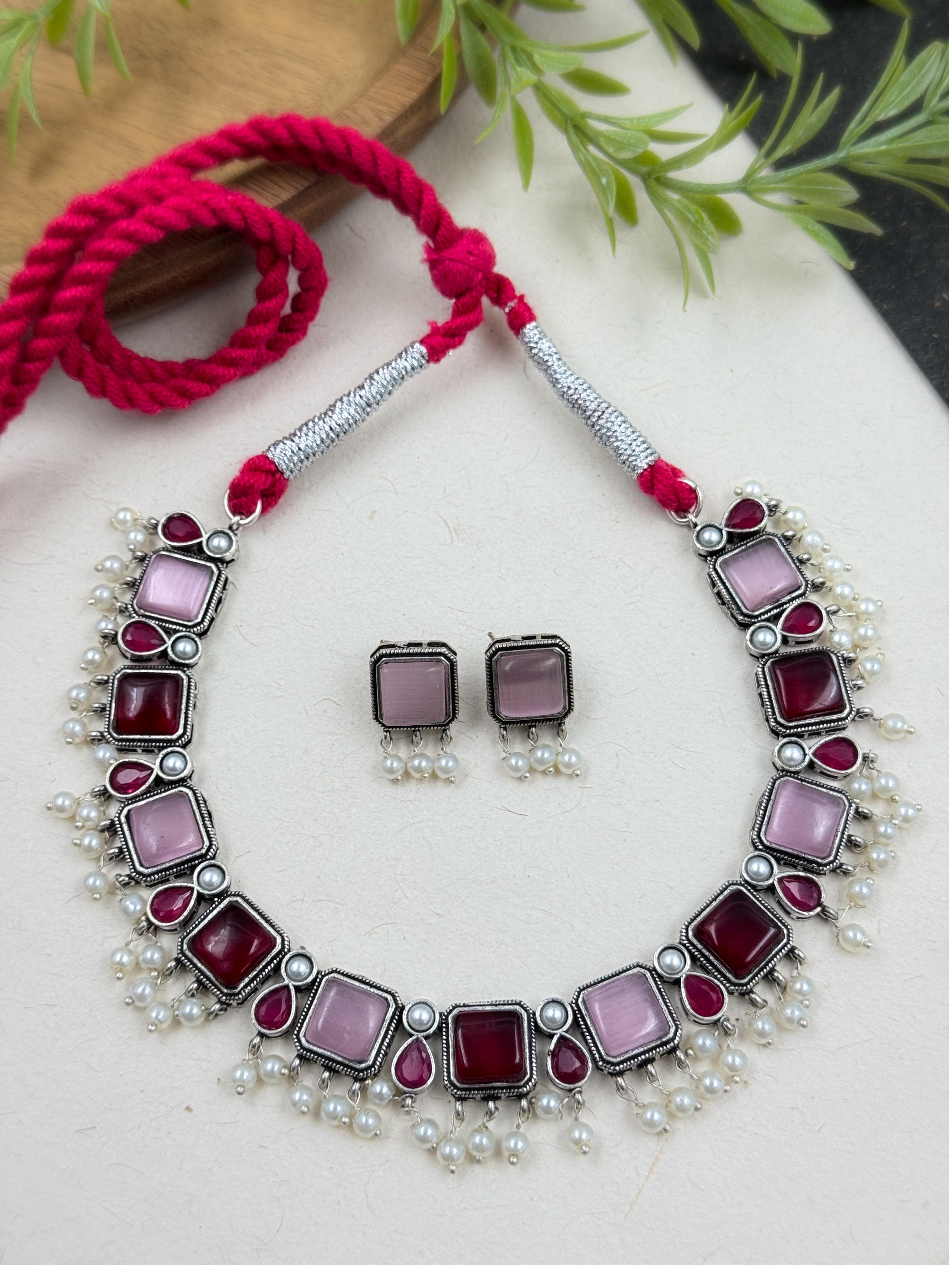 Arrya Stone Necklace Set