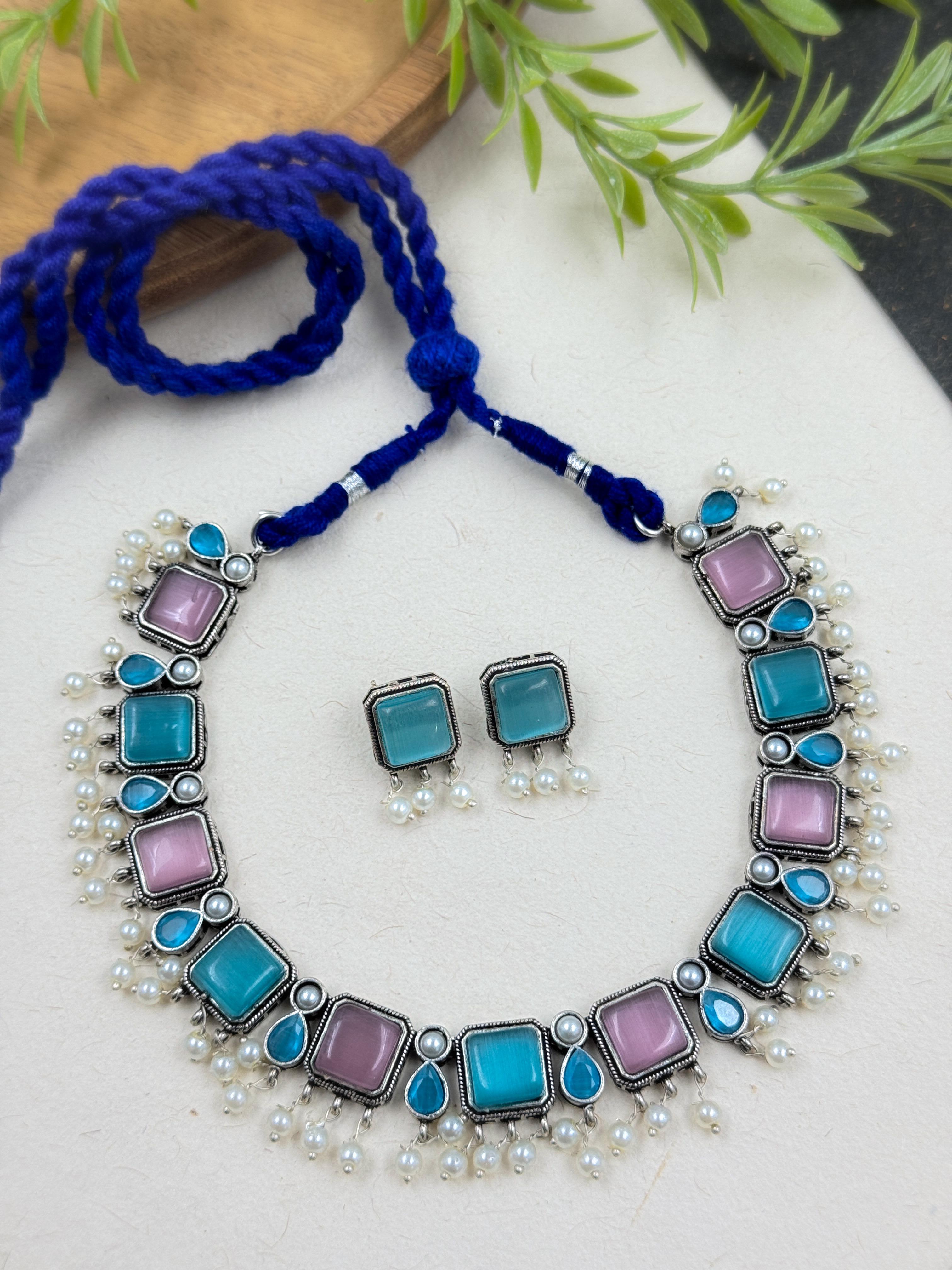 Arrya Stone Necklace Set