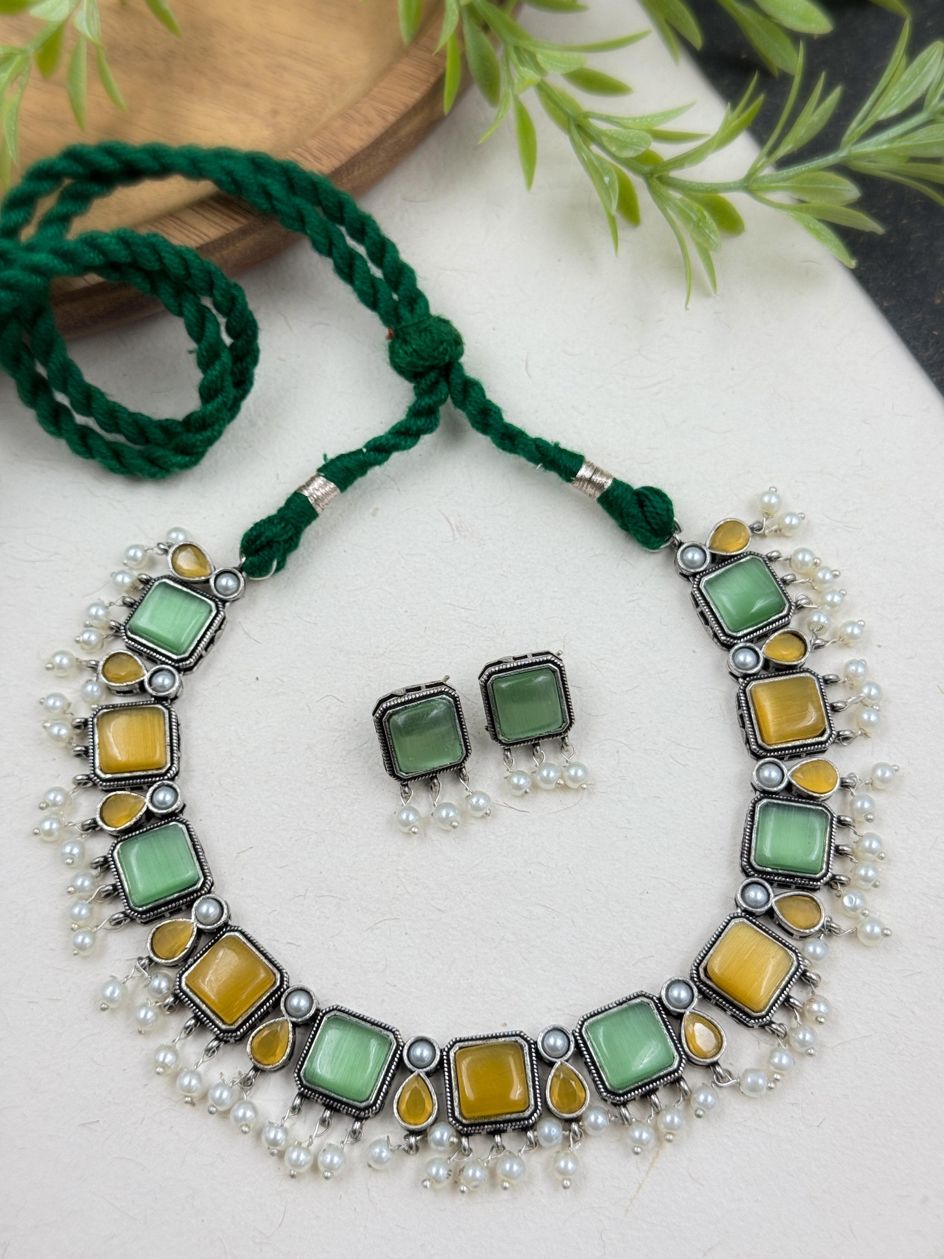 Arrya Stone Necklace Set