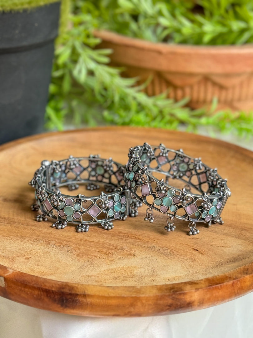Manya Pair Of Stone Bangles