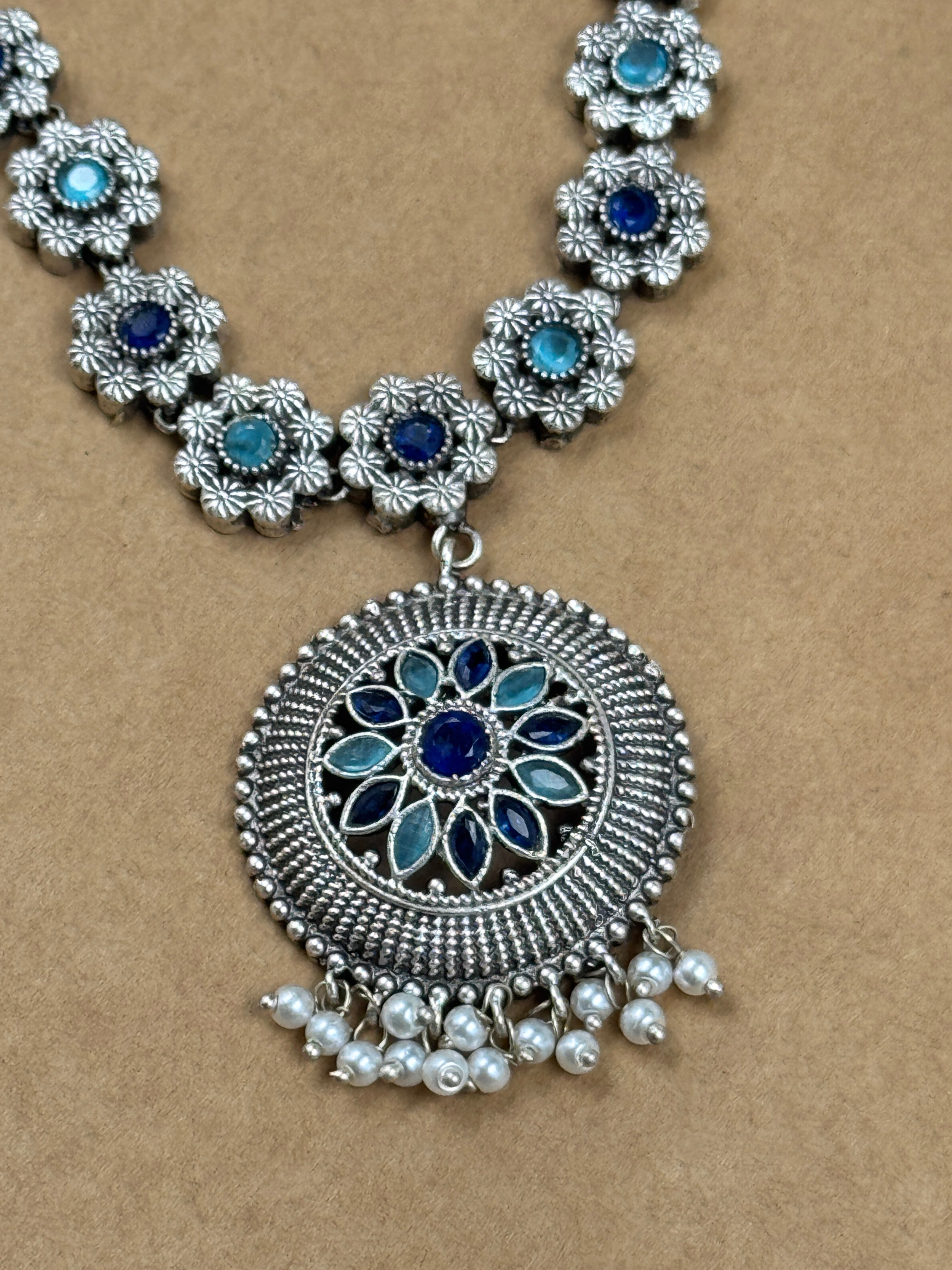 INAAYA STONE NECKLACE SET