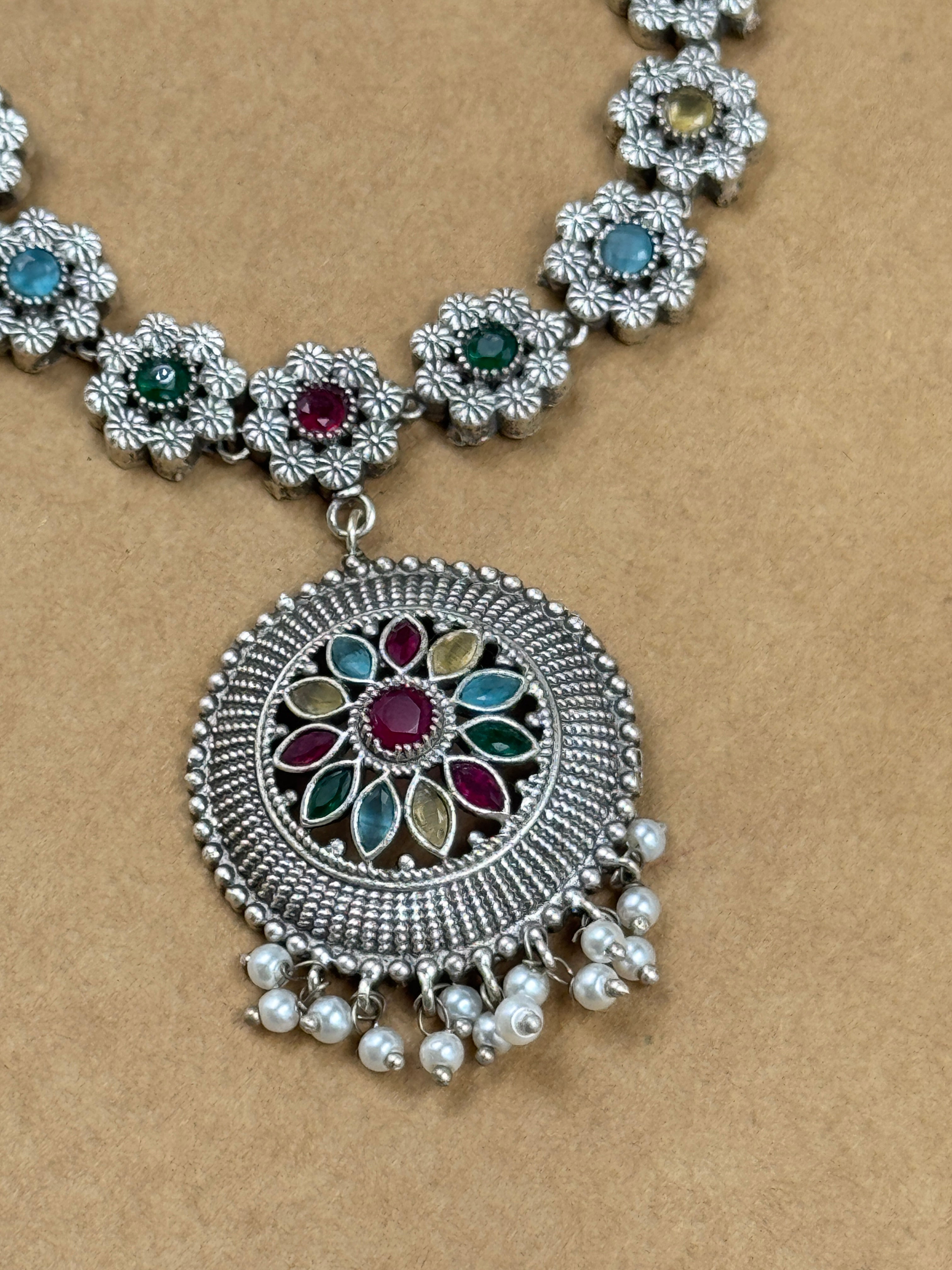 INAAYA STONE NECKLACE SET