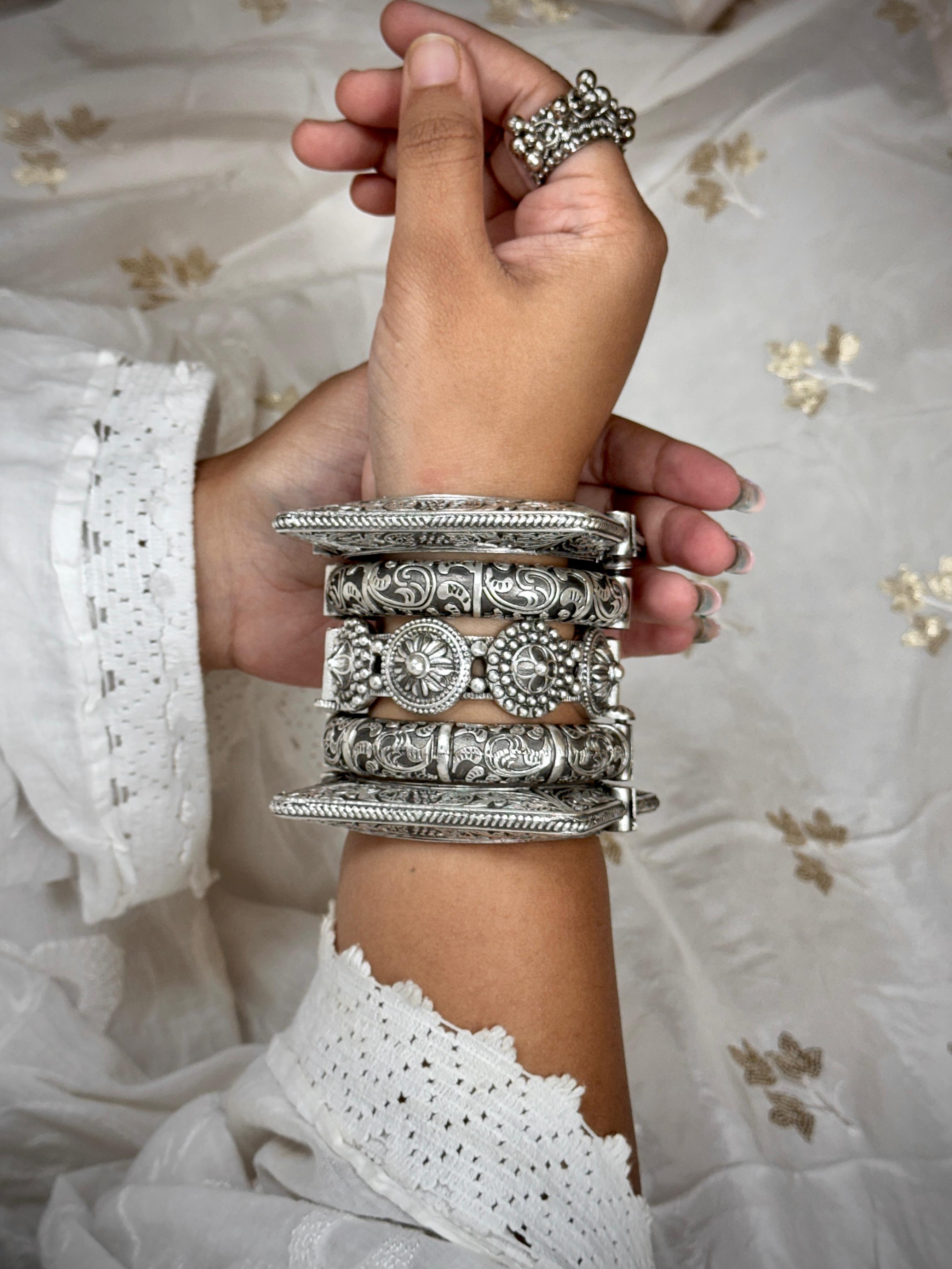 KHUSHI SILVER LOOKALIKE BANGLE STACK