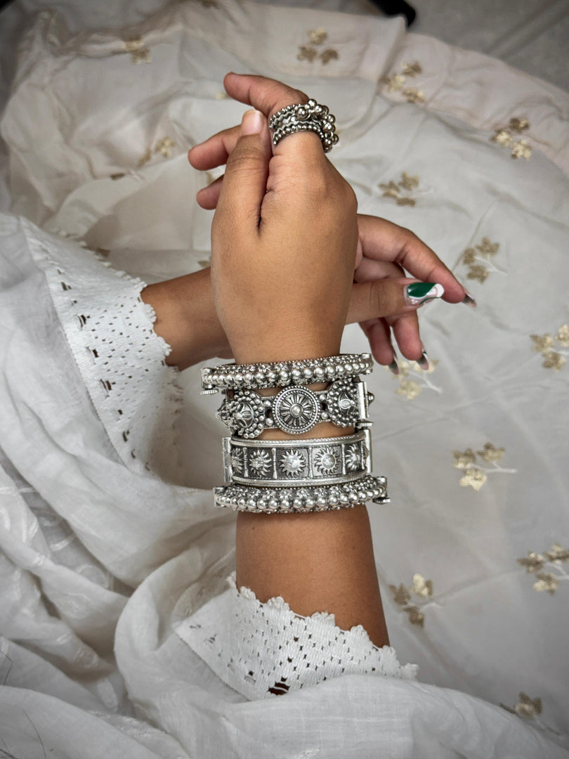 DEVI SILVER LOOKALIKE BANGLE STACK